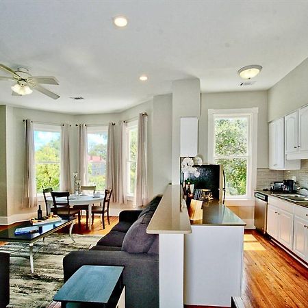 2 Bedroom Renovated Townhouse In Downtown サバンナ エクステリア 写真