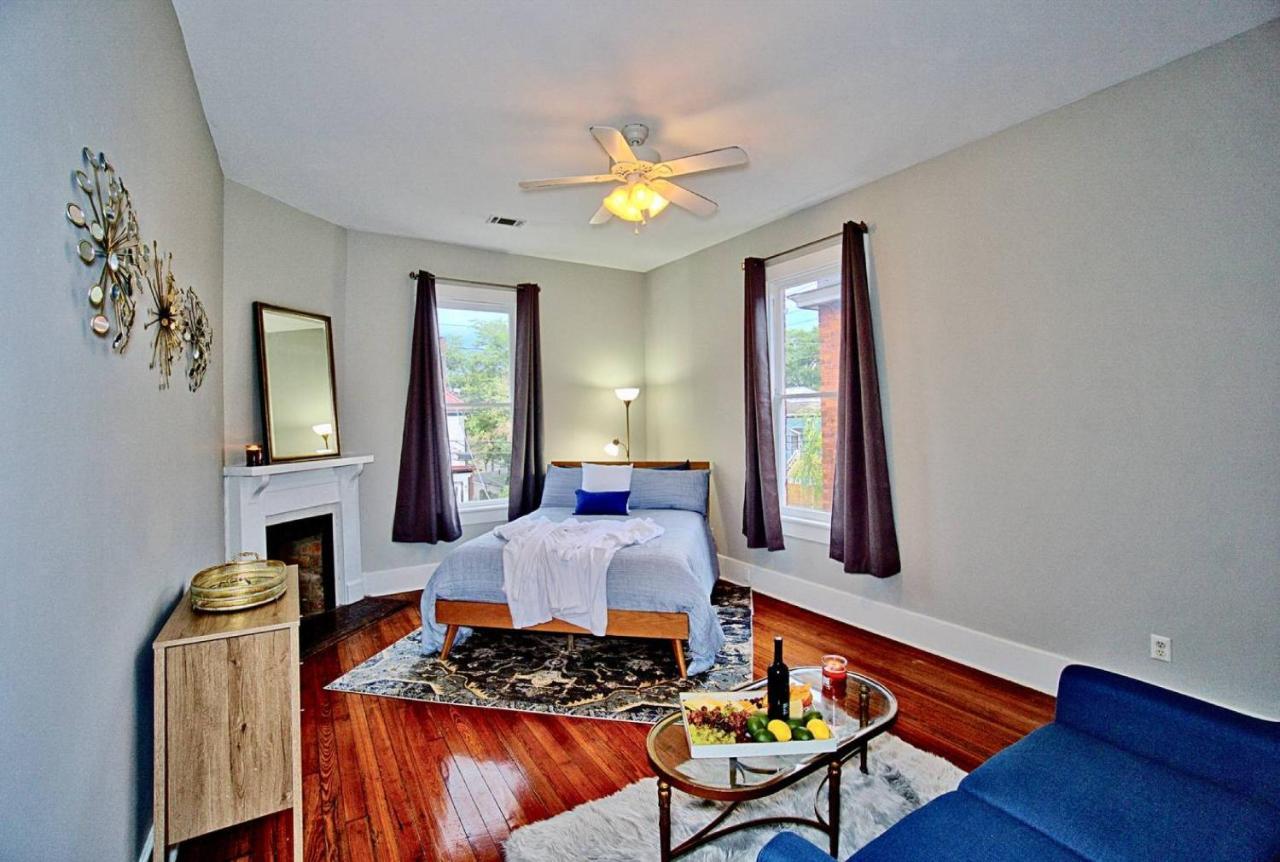 2 Bedroom Renovated Townhouse In Downtown サバンナ エクステリア 写真