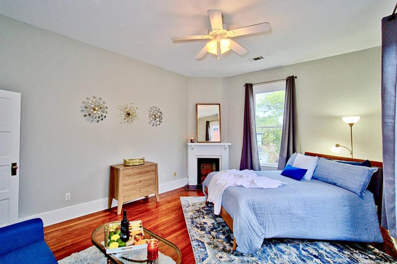 2 Bedroom Renovated Townhouse In Downtown サバンナ エクステリア 写真