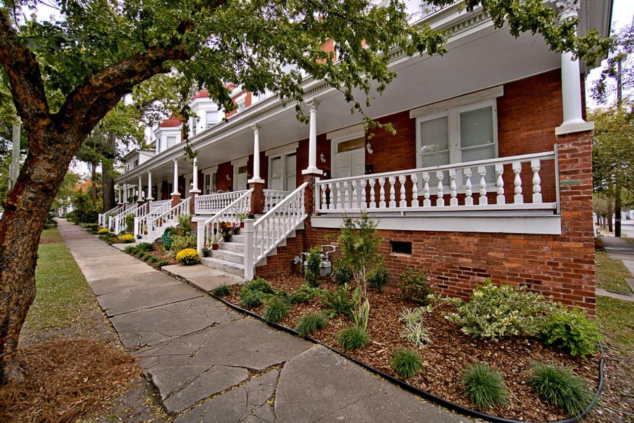 2 Bedroom Renovated Townhouse In Downtown サバンナ エクステリア 写真